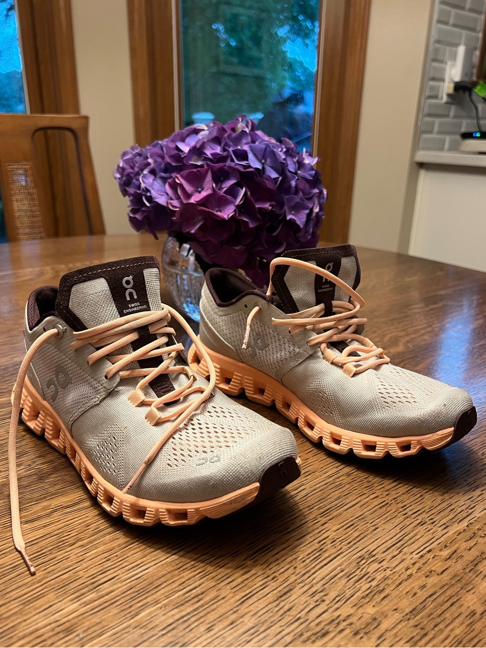 On Running Women's Lightweight Trainers in Light Gray and Peach - Picture 7 of 9